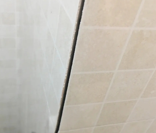 曲松瓷砖空鼓维修公司分享阳台瓷砖脱落的修复过程可以分为以下几个步骤